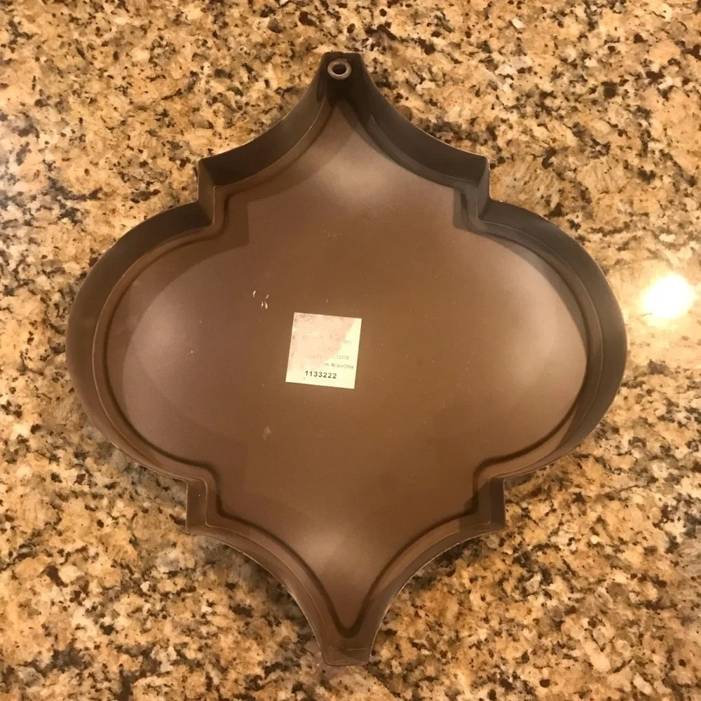 ▪️Distressed Metal/Tin Decor